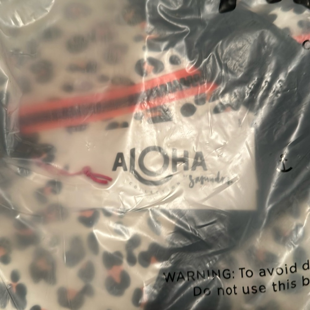 Aloha Collection Duffle leopard print-discontinued, still in bag, never used,new